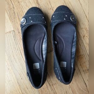 Dr. Scholl's Dark Gray Women's Flats with Button Accent